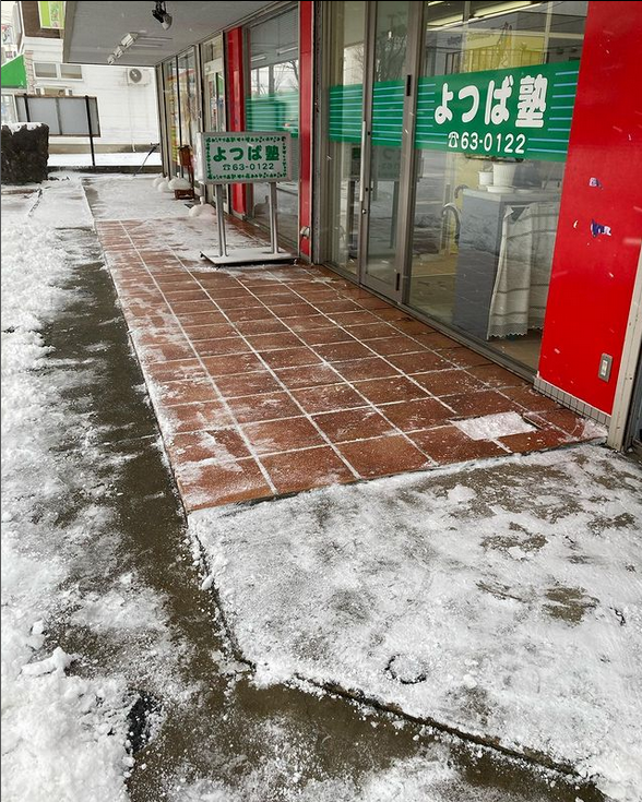 Instagram「大雪！足元に注意していらしてください」