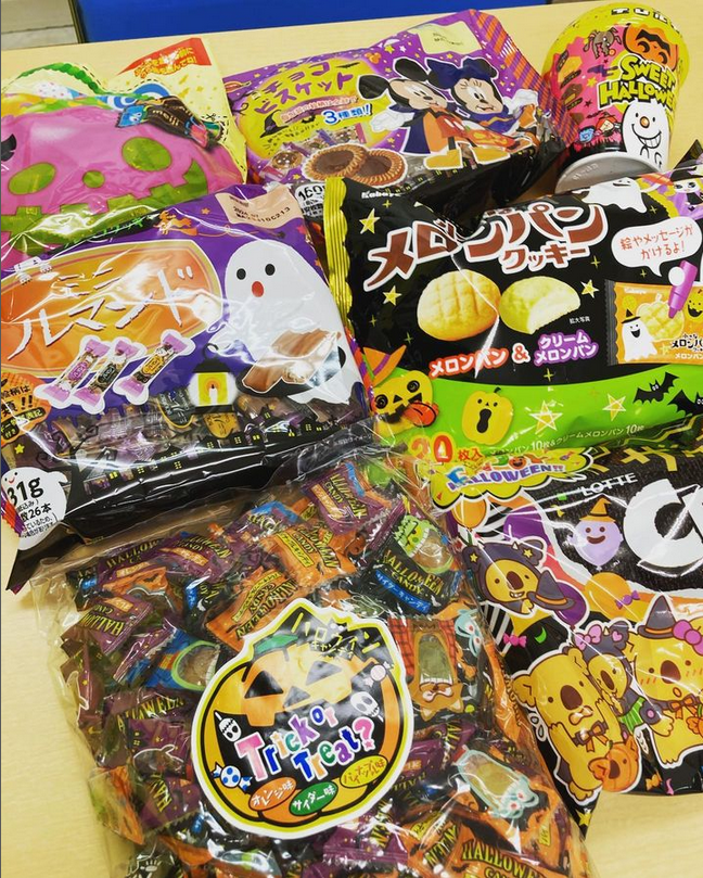 Instagram「ハロウィン限定お菓子」